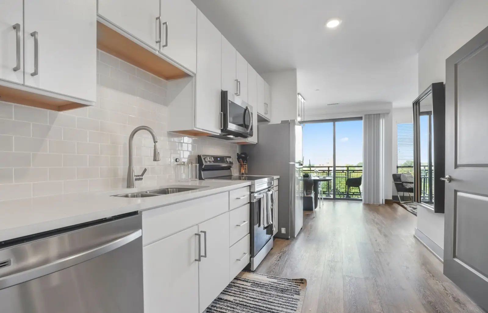 Castleberry Park modern kitchen - high rise apartments for rent in Atlanta, GA