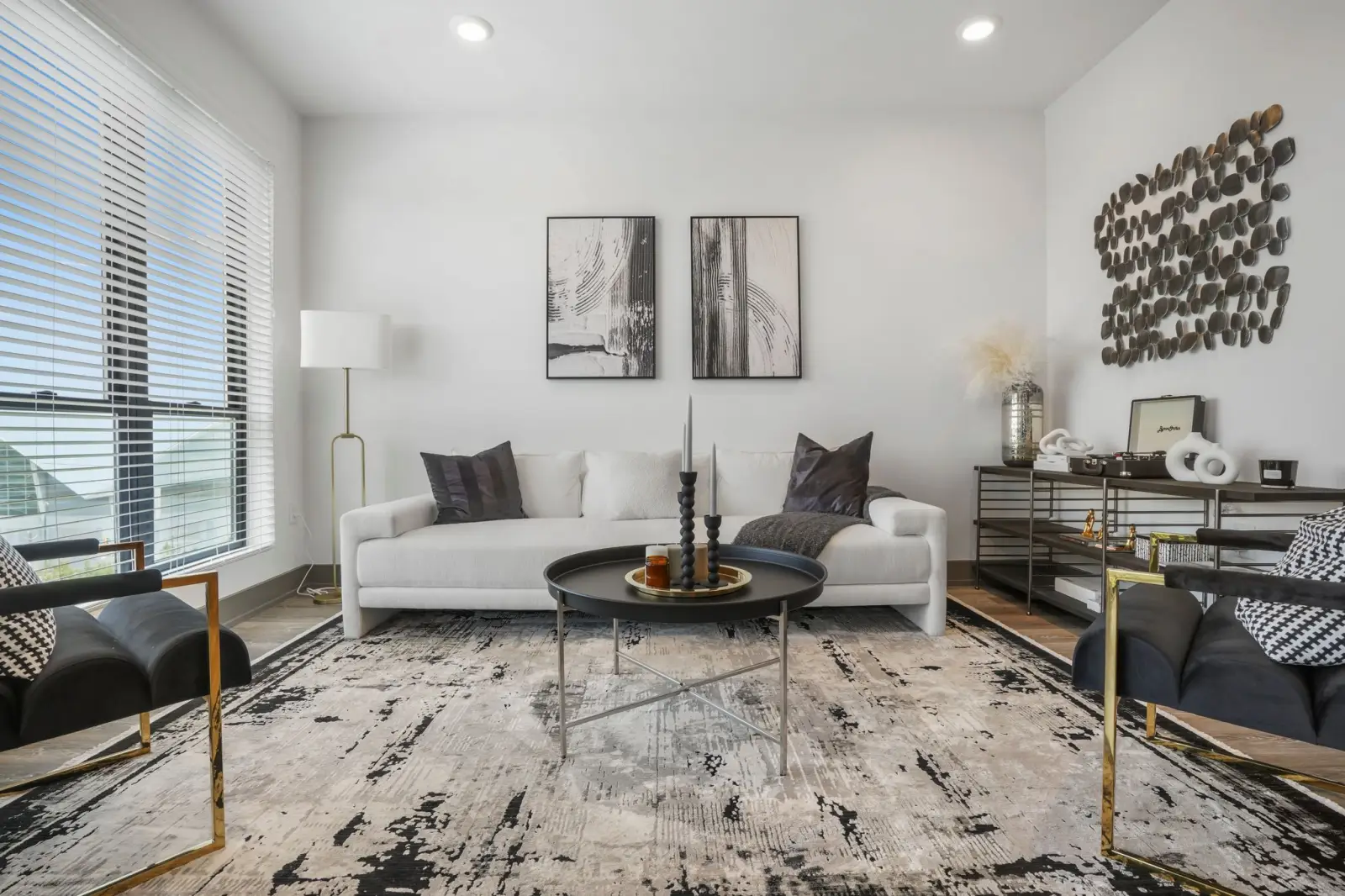 Castleberry Park bright apartment interior - Downtown Atlanta apartments